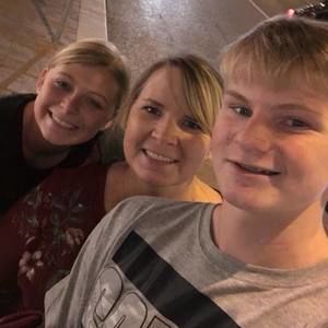 Meet your Posher, Deena